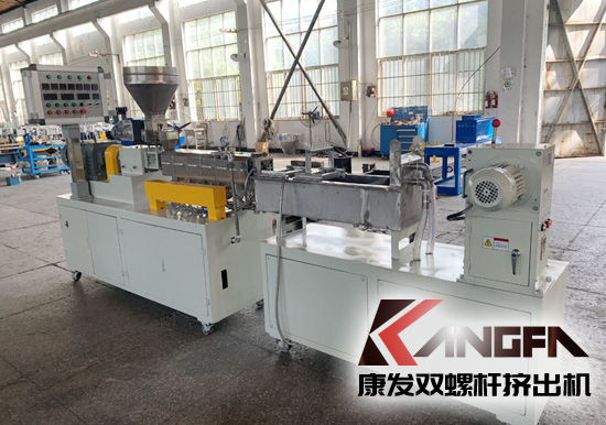 學(xué)校及實驗室用JSH-20型雙螺桿擠出機機組系列，內(nèi)置真空、冷卻系統(tǒng)！主電機功率5.5kw、螺桿轉(zhuǎn)速100rpm、參考產(chǎn)量5-20kg/h。
