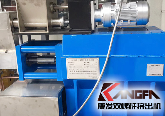 目前業(yè)內(nèi)雙螺桿擠出機(jī)是由截面相同但加工時(shí)錯(cuò)開(kāi)一定角度的一組塊組成。