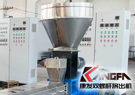 雙螺桿擠出機喂料系統(tǒng)定量加料、攪拌料斗料位控制特點。合理的方案設計，不僅滿足了系統(tǒng)的工藝要求，并且大大降低了工程制造及生產運營成本。