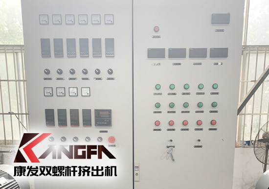 使用雙螺桿擠出機(jī)機(jī)械設(shè)備應(yīng)嚴(yán)格參照使用說明書要求使用,務(wù)必切記電源等安全問題,如果使用過程中還有其他問題,歡迎隨時撥打康發(fā)雙螺桿擠出機(jī)廠家服務(wù)電話13905153410,謝謝!