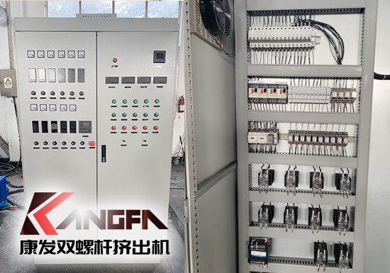 新一代65B型康發(fā)JSH標(biāo)準(zhǔn)化全新雙螺桿擠出造粒機組系列、品質(zhì)控制柜、真空系統(tǒng)等展示