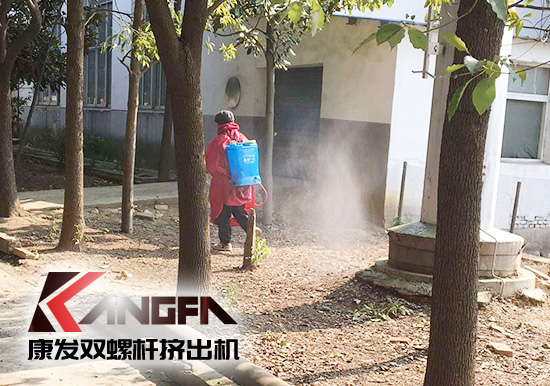 沒有一場(chǎng)疫情不可戰(zhàn)勝!凝心聚力,共克時(shí)艱,康發(fā)雙螺桿擠出機(jī)在行動(dòng),全廠實(shí)現(xiàn)全方位消毒!