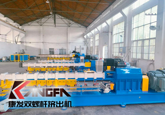 抗高溫戰(zhàn)酷暑，掀起生產(chǎn)熱潮——康發(fā)雙螺桿造粒機(jī)生產(chǎn)車間高溫“烤”驗不服“暑”