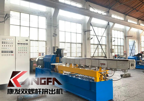 抗高溫戰(zhàn)酷暑，掀起生產(chǎn)熱潮——康發(fā)雙螺桿造粒機(jī)生產(chǎn)車間高溫“烤”驗不服“暑”