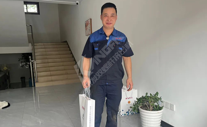 南京江北新區(qū)總工會深入康發(fā)雙螺桿造粒機一線開展“來高溫慰問”慰問活動！