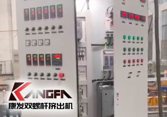“中國制造”尋求挖掘更大的非洲需求！JSH-65型雙螺桿擠出機(jī)設(shè)備出口設(shè)備帶料試機(jī)，坐標(biāo)非洲！