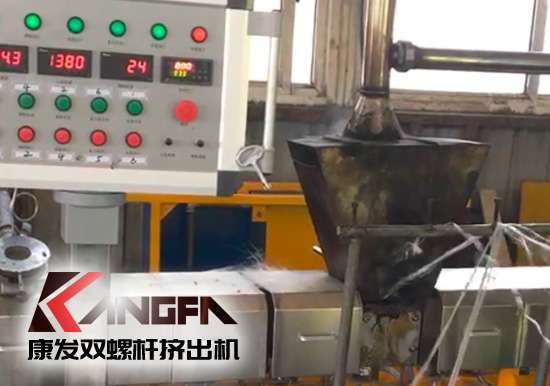 標(biāo)準(zhǔn)化雙螺桿擠出造粒機(jī)組采用新款一體化便攜開機(jī)方式，康發(fā)塑機(jī)為您想的更多！