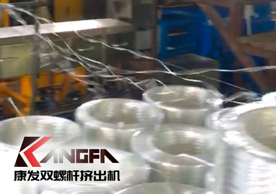 標(biāo)準(zhǔn)化雙螺桿擠出造粒機(jī)組采用新款一體化便攜開機(jī)方式，康發(fā)塑機(jī)為您想的更多！