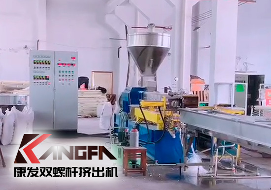 熔噴料雙螺桿擠出造粒機(jī)組設(shè)備視頻，日產(chǎn)量可達(dá)800萬只口罩用原料，熔脂可達(dá)1400-1600