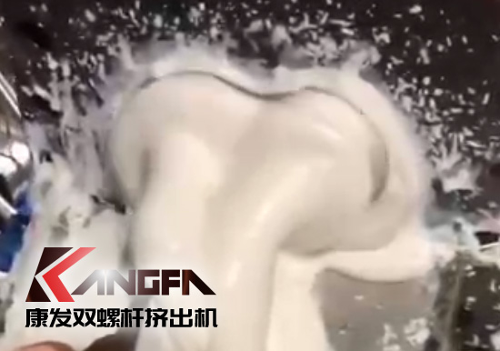 康發(fā)雙螺桿擠出設(shè)備以其過(guò)硬的產(chǎn)品技術(shù)、卓越的產(chǎn)品質(zhì)量贏得了越來(lái)越多的忠實(shí)用戶,并在競(jìng)爭(zhēng)日趨激烈的市場(chǎng)獲得優(yōu)勢(shì)!