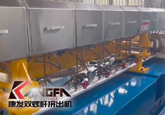 康發(fā)雙螺桿造粒機(jī)生產(chǎn)車間戰(zhàn)酷暑，保生產(chǎn)視頻剪輯。新的一月，新的一天，努力工作，努力生活！加油康發(fā)人！