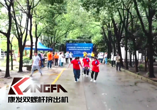 落實安全生產(chǎn)責任制，以賽促學強化安全意識！安全應急救護技能競賽在康發(fā)雙螺桿造粒機廠區(qū)開展！